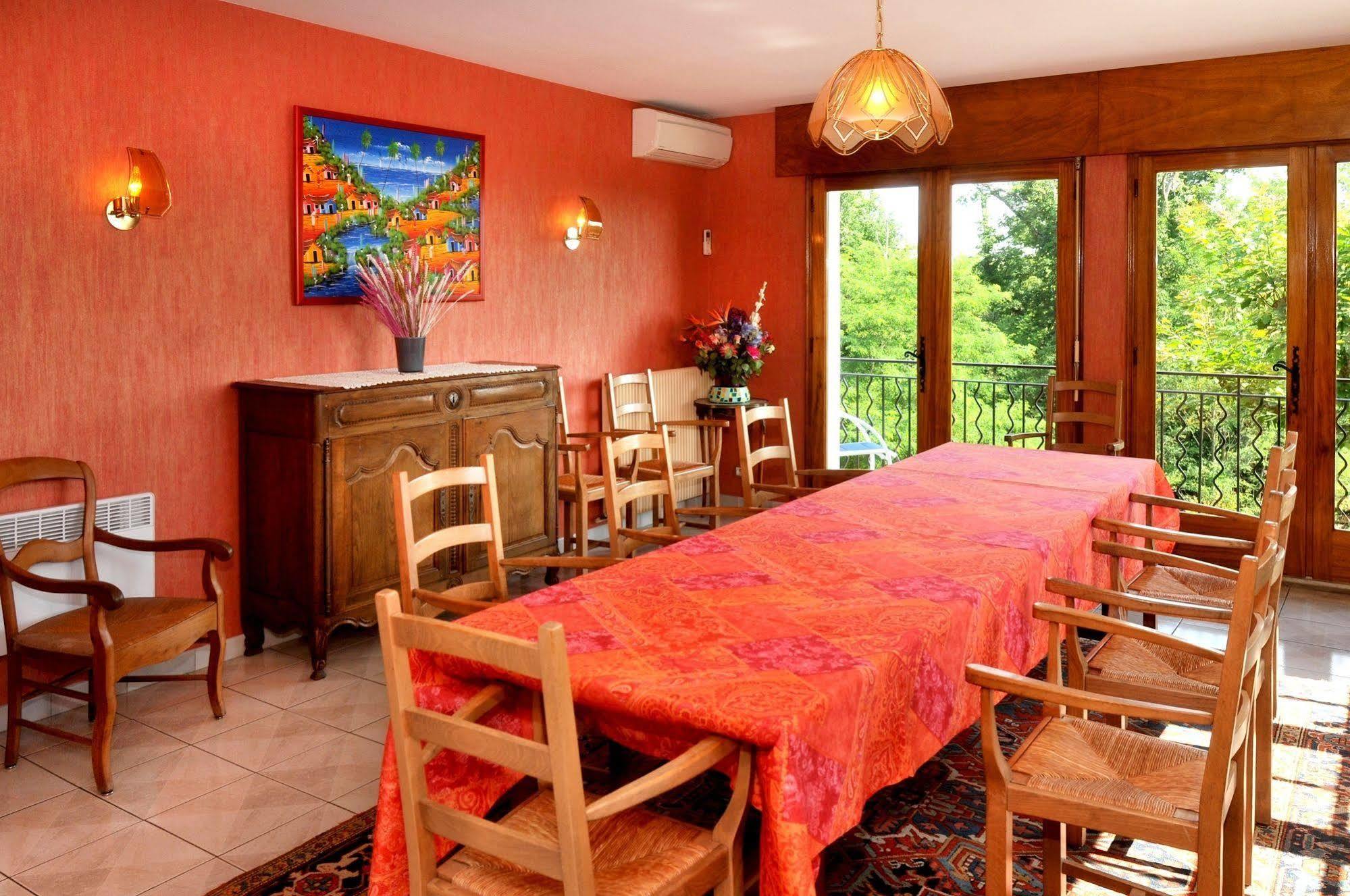 ホテル Aux Tauzins Montfort-en-Chalosse エクステリア 写真